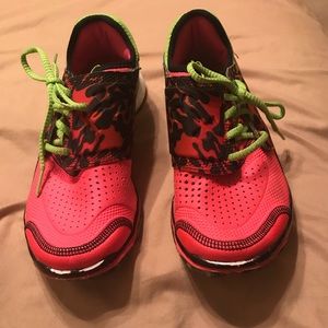 Under Armour tennis shoes
